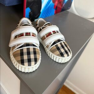 Burberry shoes only worn once brown and black and red